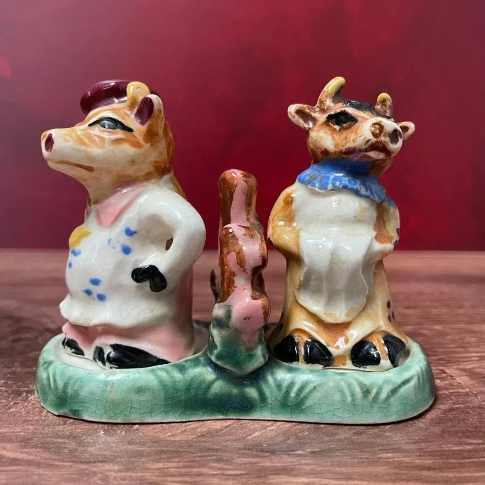 Vintage Mr. & Mrs. Cow Salt and Pepper Shakers, 1950's Japanese. Collectible